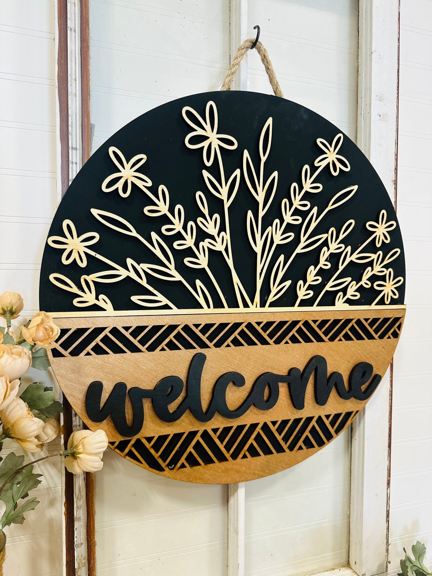 Welcome Floral wood door wreath - BLACK