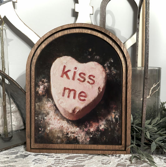 Kiss Me Valentine’s Day Mini Arch Sign – Rustic Farmhouse Décor, Candy Heart Shelf Sitter, Tiered Tray Sign