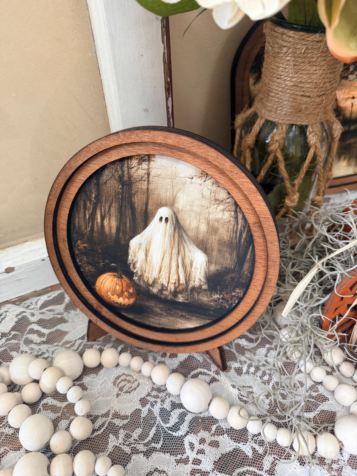 Halloween Mini Round Sign – Spooky Halloween Ghost mini Framed Canvas Art
